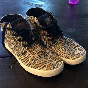Toms leopard high tops size 6.5